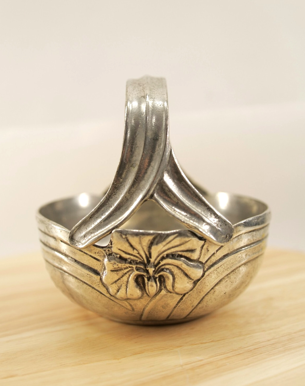 VINTAGE METAL PEWTER 95% ZINN BASKET CANDY BOWL EMBOSSED Flower DESIGN